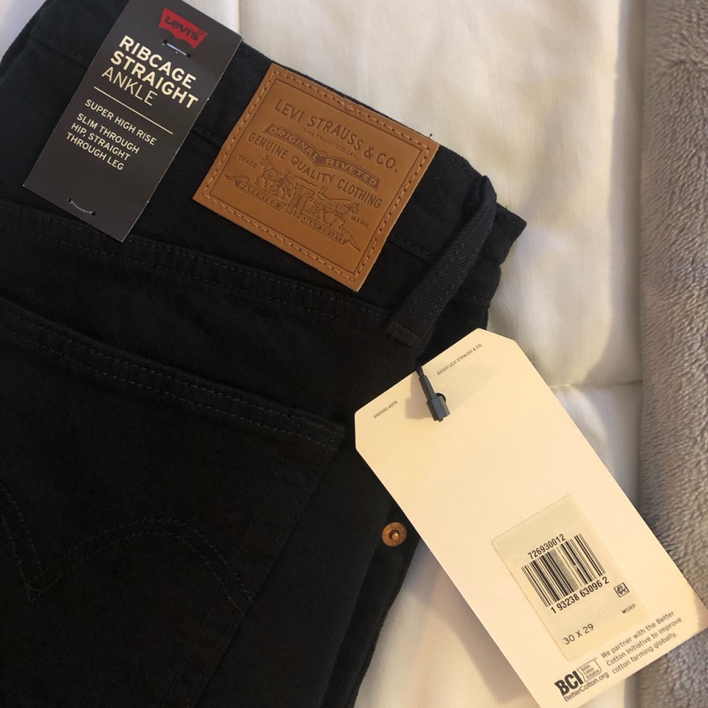 Levi’s Ribcage 30x29 in color Black Sprout